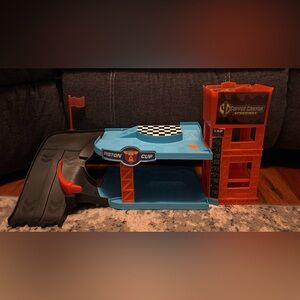 Pixar Cars Glow Racers Copper Canyon Glowing Garage Playset